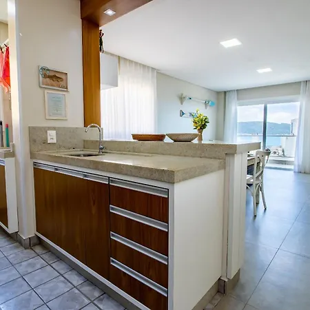 1078 - Apartamento com vista para o mar em Bombinhas-2